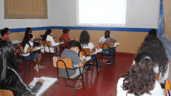 Alunos Estuando Em itatiaia do Alto Bonito.